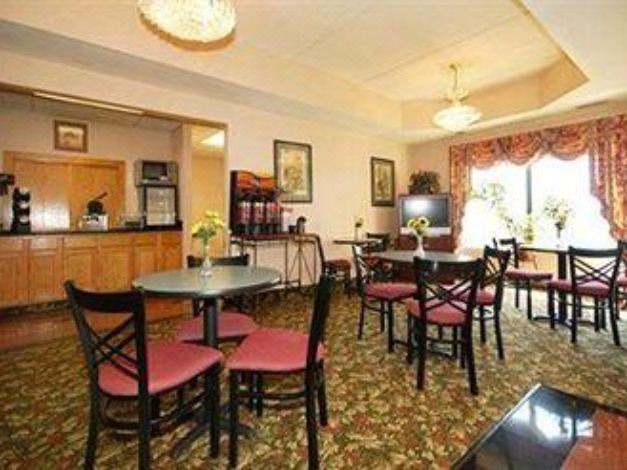 Photo of Livingroom in Akron