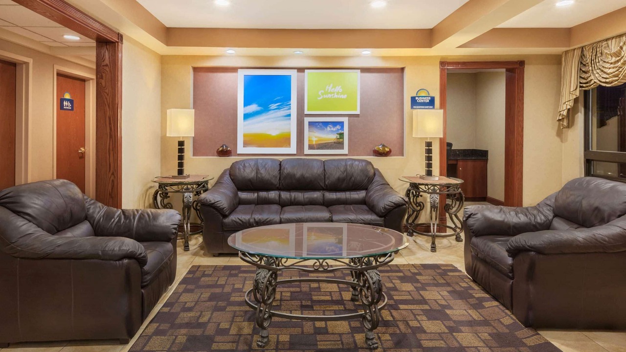 Photo of Livingroom in Iselin