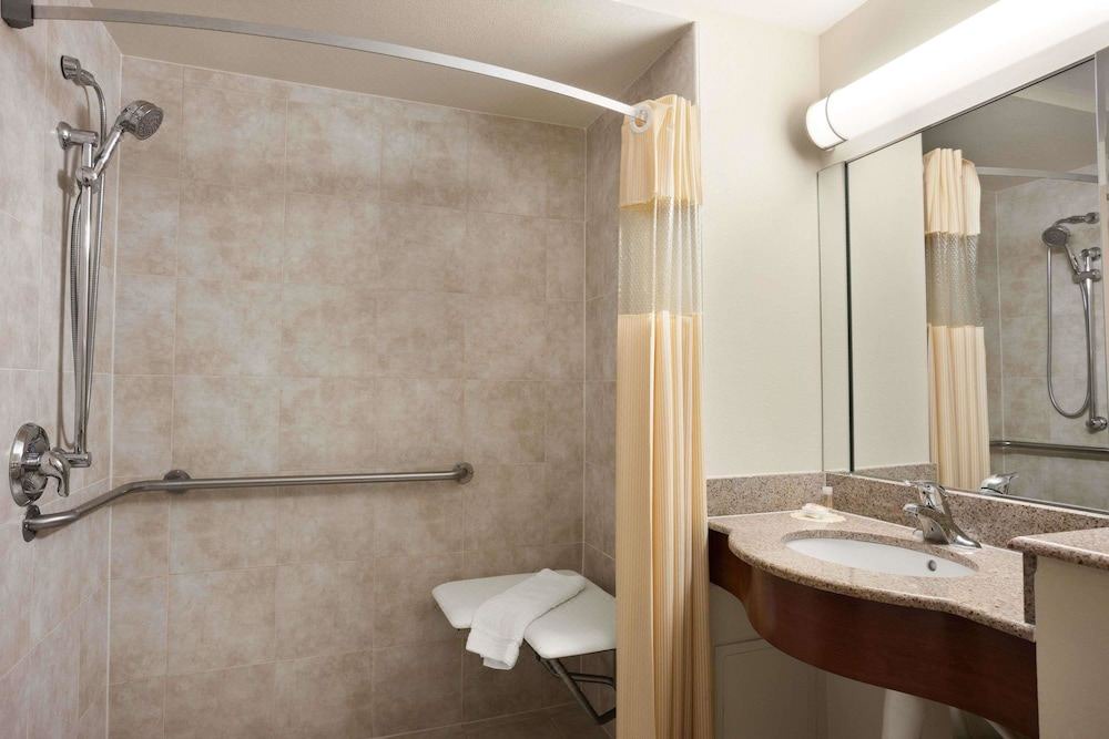 Photo of Bathroom in Iselin