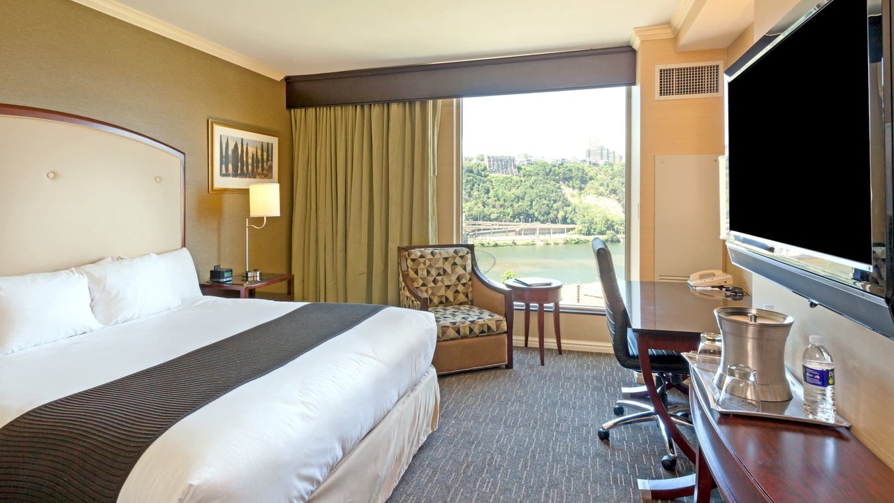 Photo of Bedroom in Downtown Pittsburgh