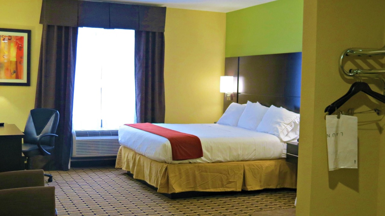 Photo of Bedroom in Cross Lanes