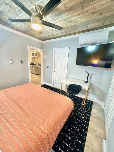 Photo of Bedroom in Detroit - Shoreway