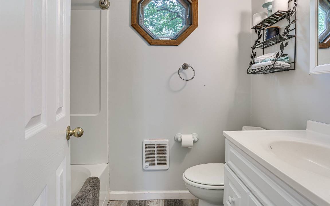 Photo of Bathroom in Rowland