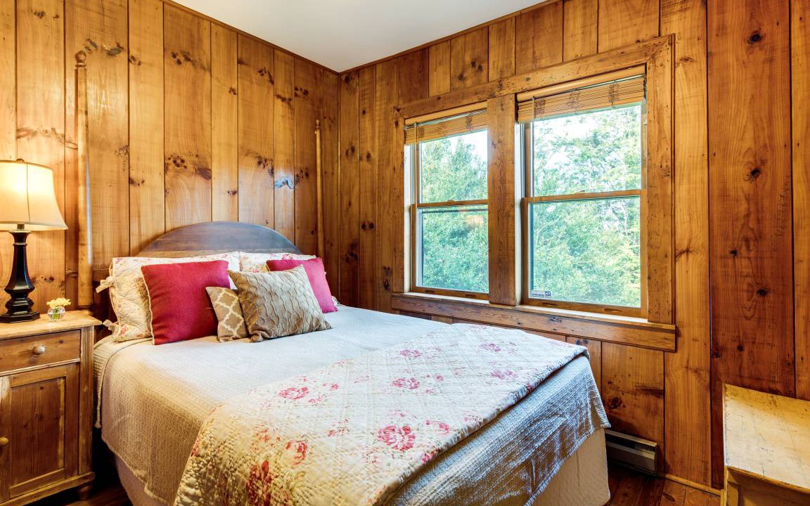 Photo of Bedroom in Hendersonville