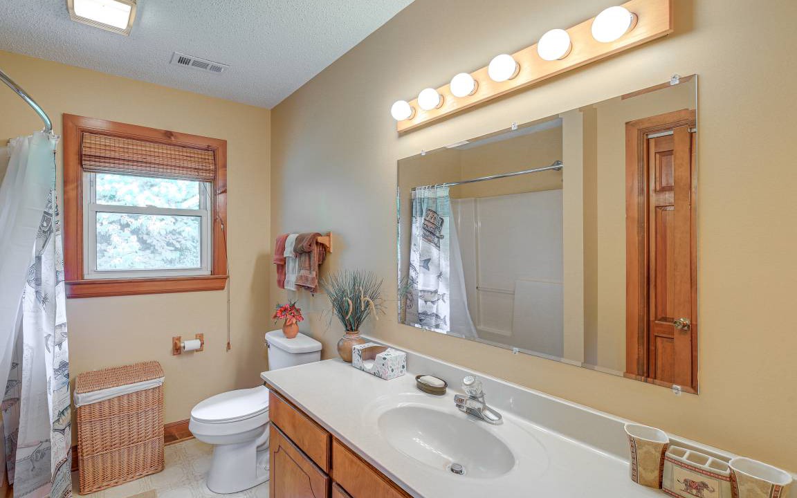 Photo of Bathroom in Bluff City