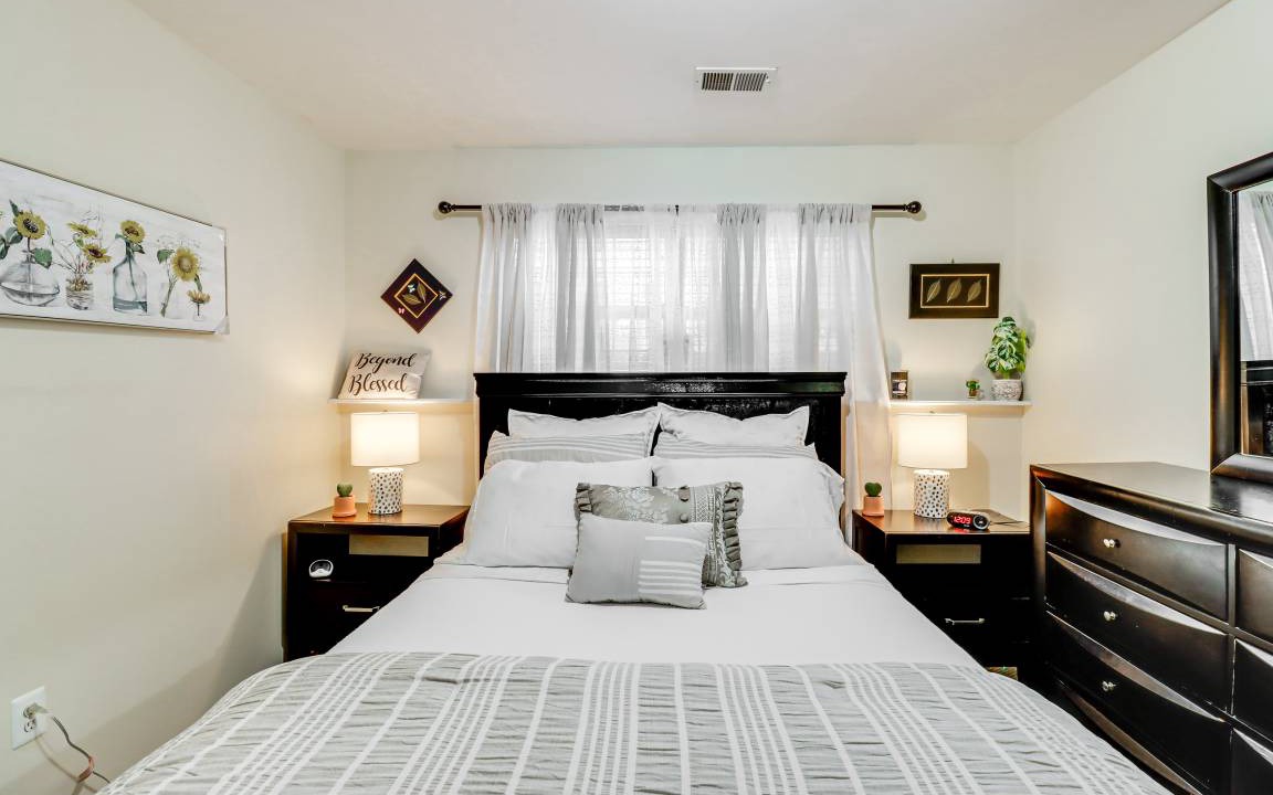 Photo of Bedroom in Centreville