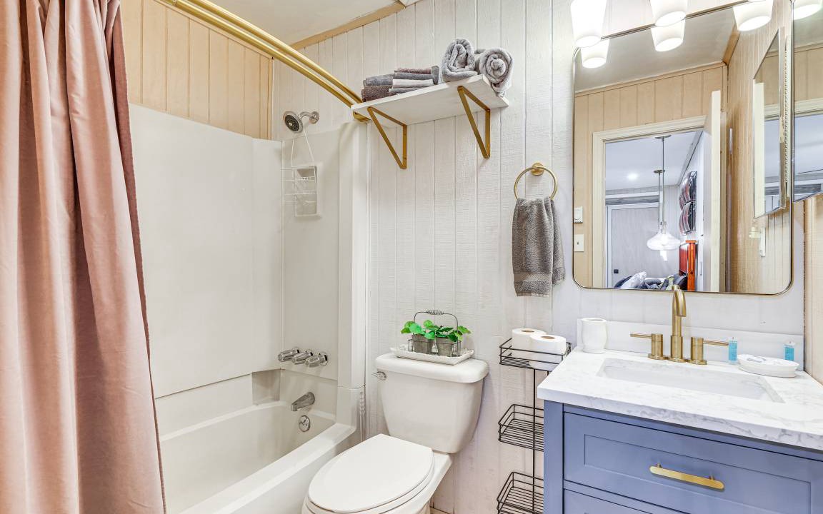 Photo of Bathroom in Snowshoe