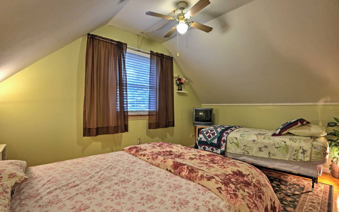 Photo of Bedroom in Greentown