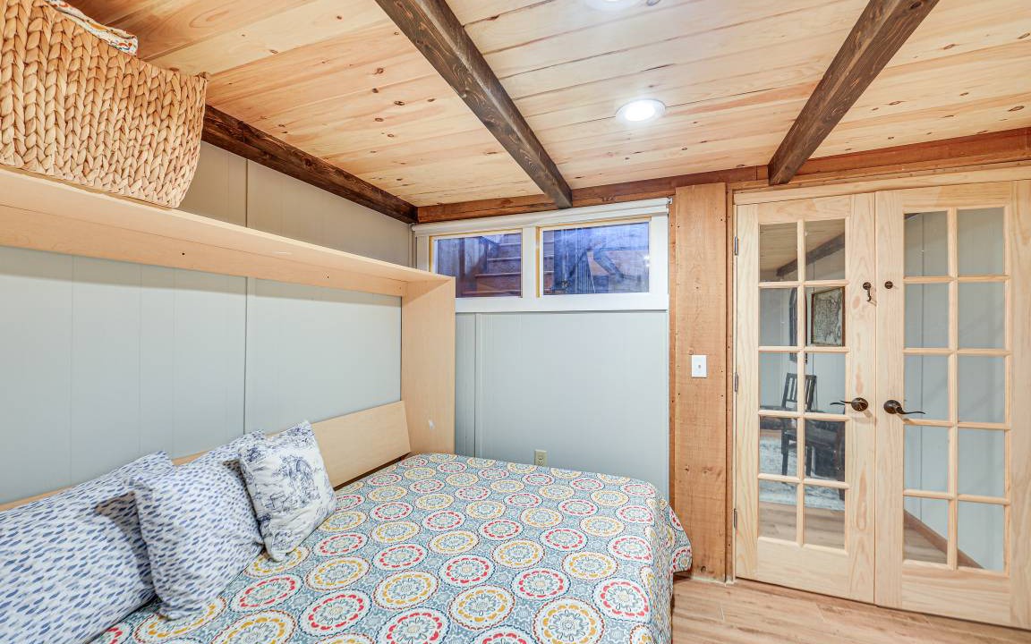Photo of Bedroom in Alpine Lake