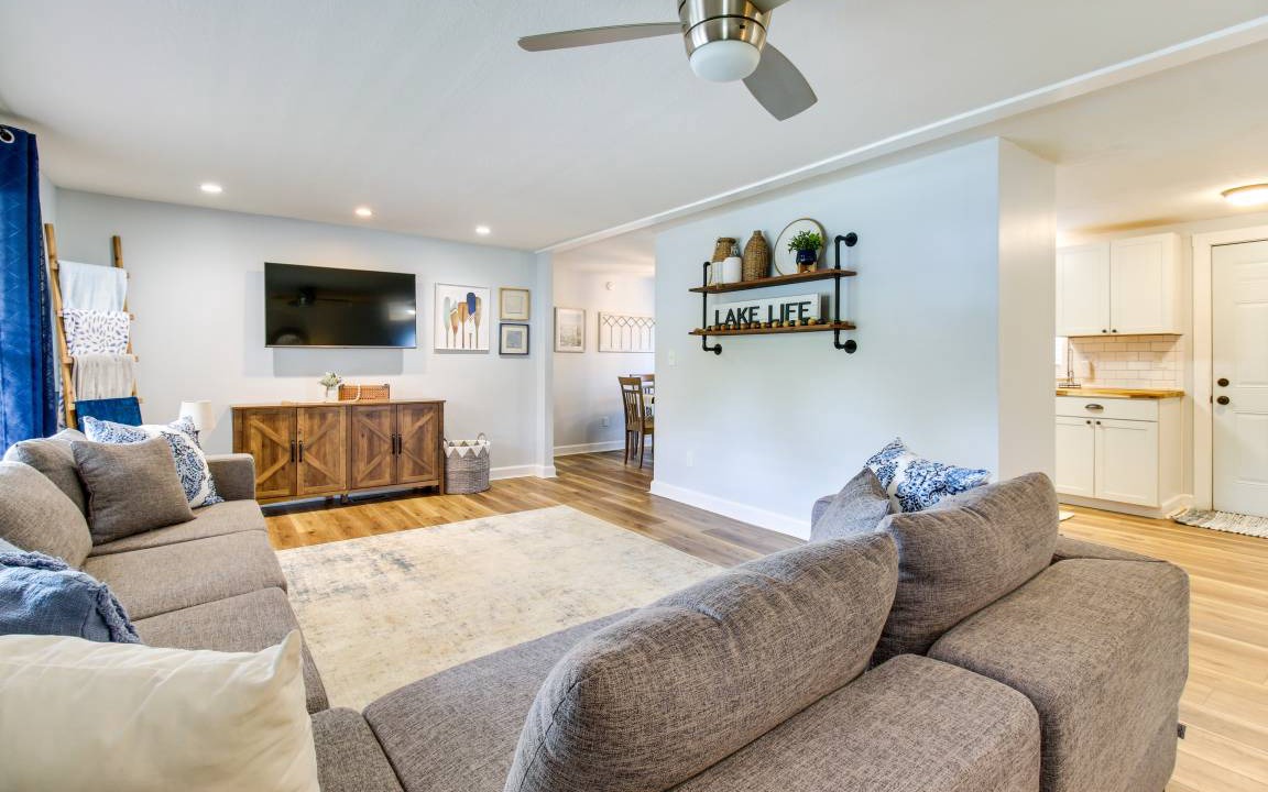 Photo of Livingroom in Hillsboro