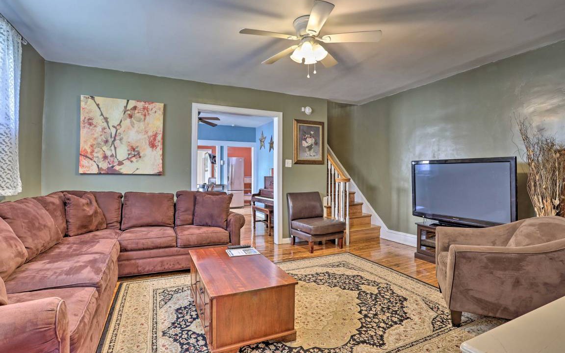 Photo of Livingroom in Lansdowne