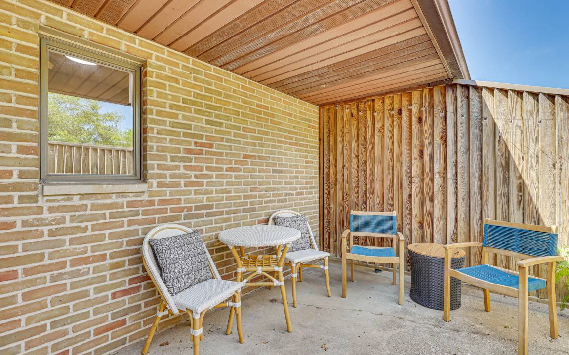 Photo of Patio Balcony in Meyers Lake