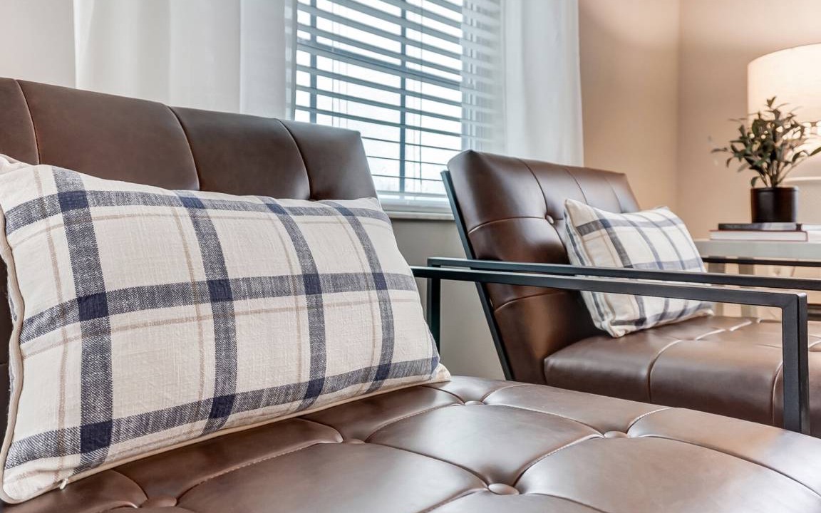 Photo of Livingroom in Summit Station