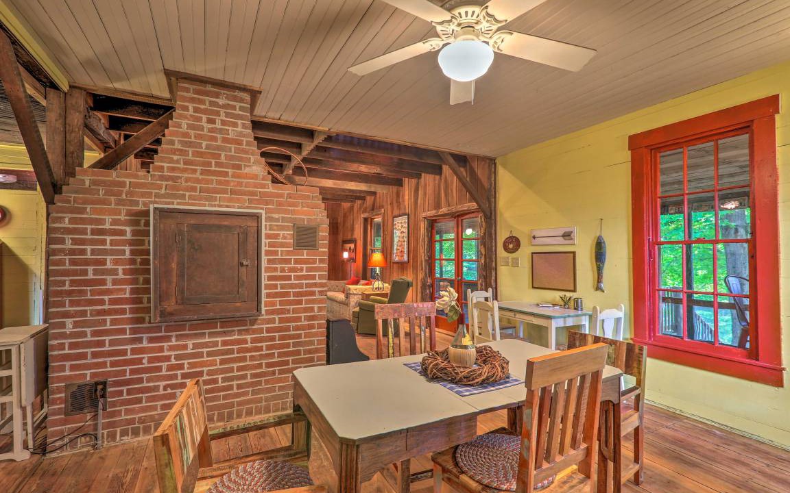 Photo of Livingroom in Burlington