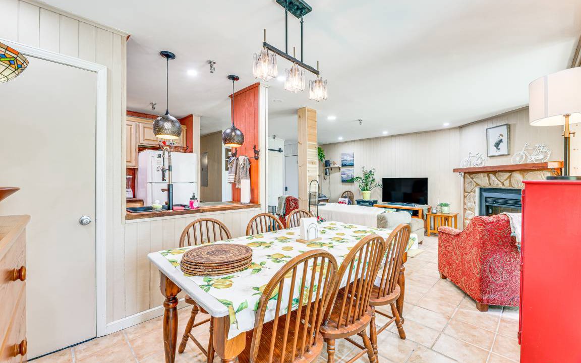 Photo of Livingroom in Snowshoe