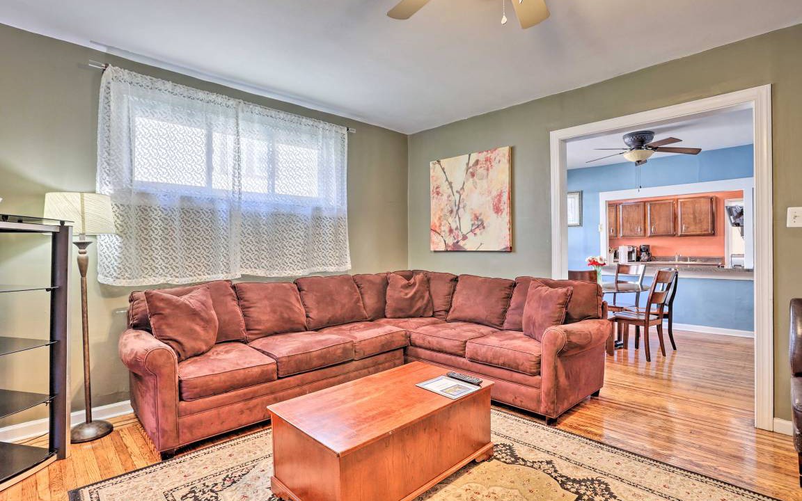 Photo of Livingroom in Lansdowne