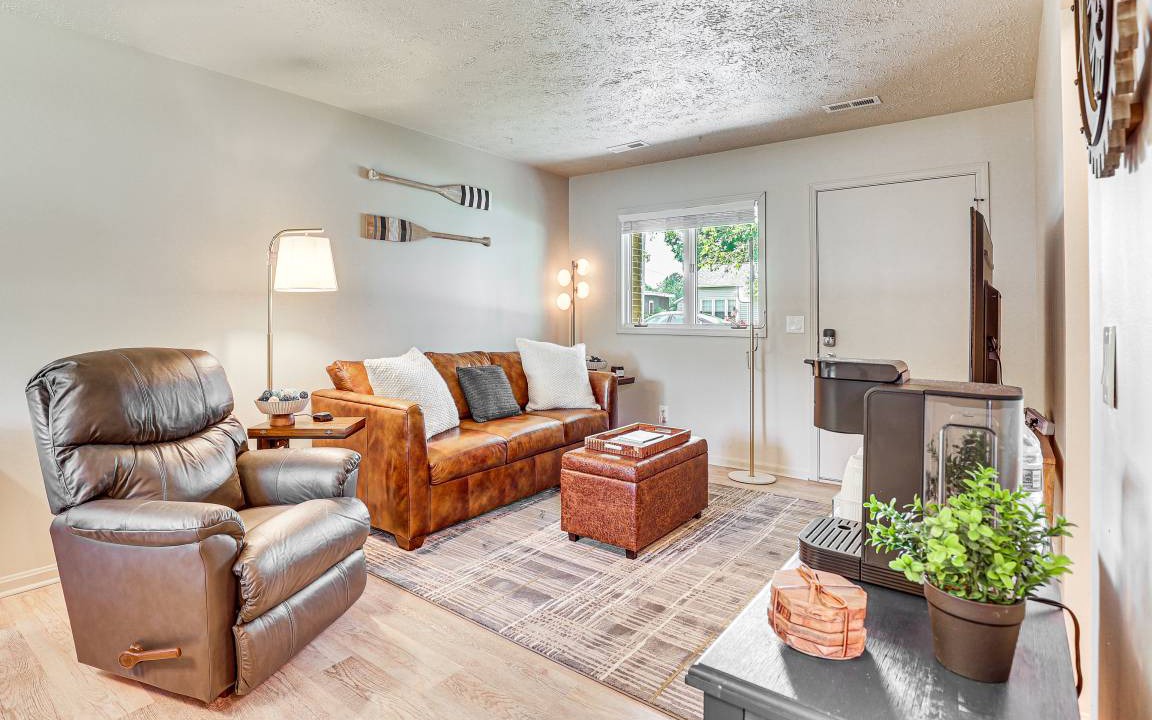 Photo of Livingroom in Meyers Lake