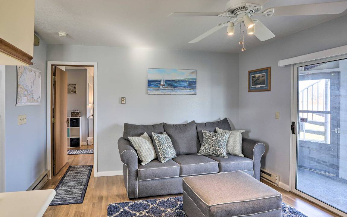 Photo of Livingroom in Oak Harbor