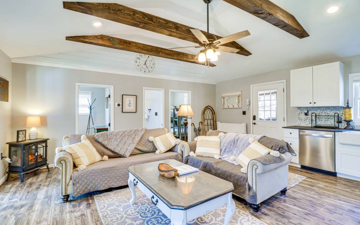 Photo of Livingroom in Lost River