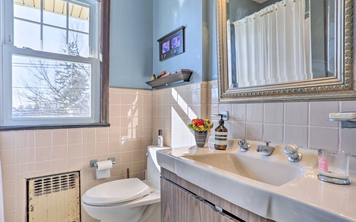 Photo of Bathroom in Teaneck