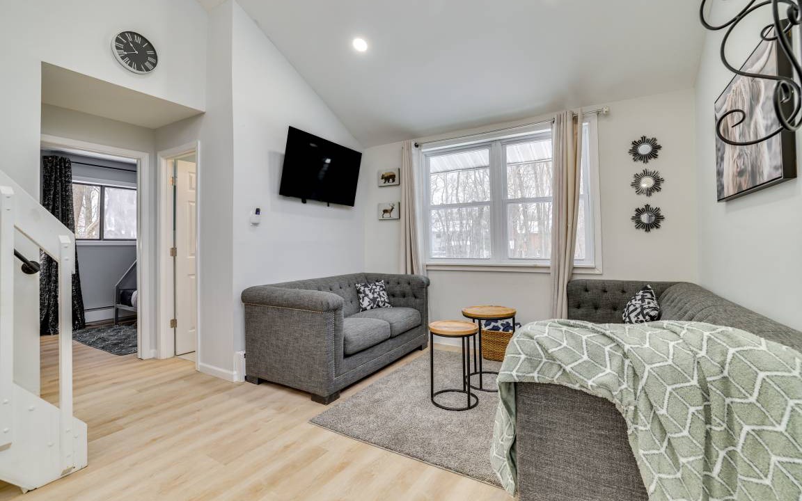 Photo of Livingroom in Tobyhanna