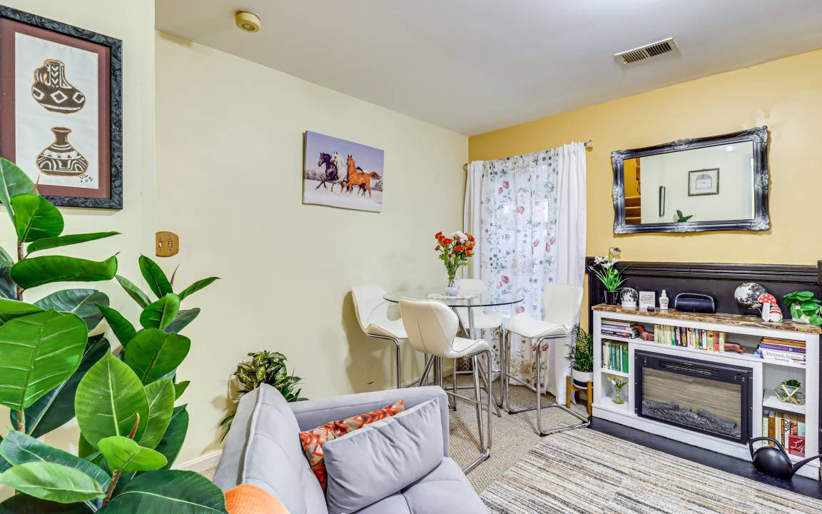 Photo of Livingroom in Centreville