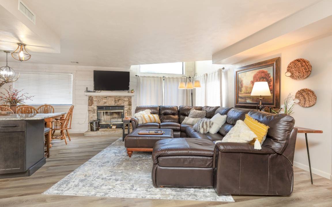 Photo of Livingroom in Seven Springs