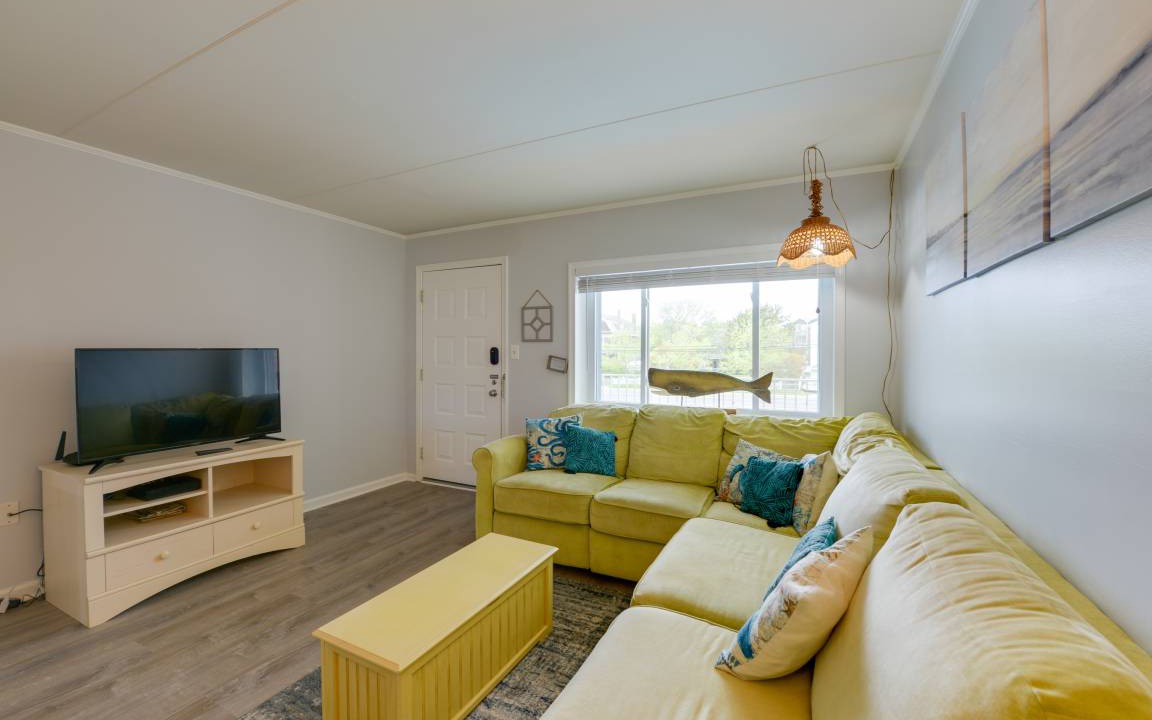 Photo of Livingroom in Admiral Estates