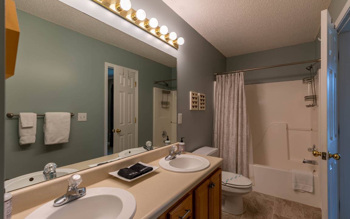 Photo of Bathroom in Seven Devils