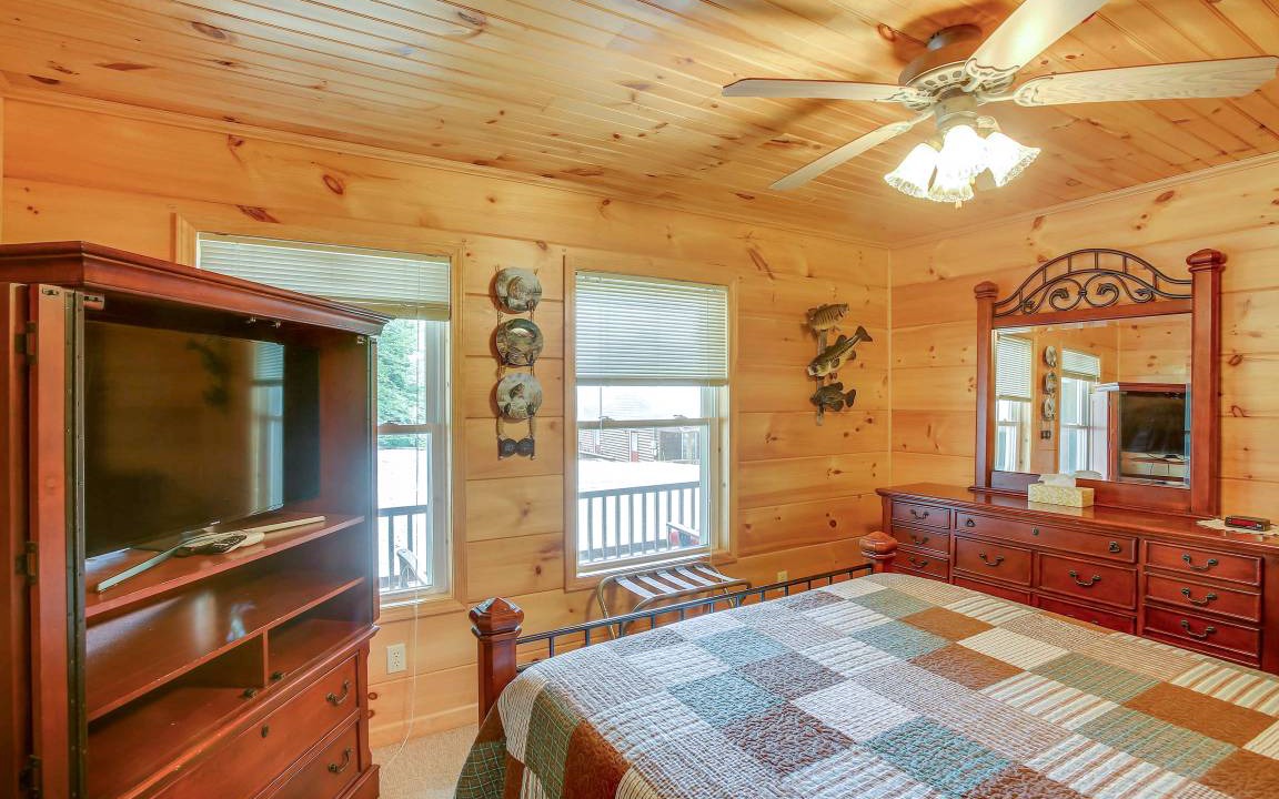 Photo of Bedroom in Byrdstown