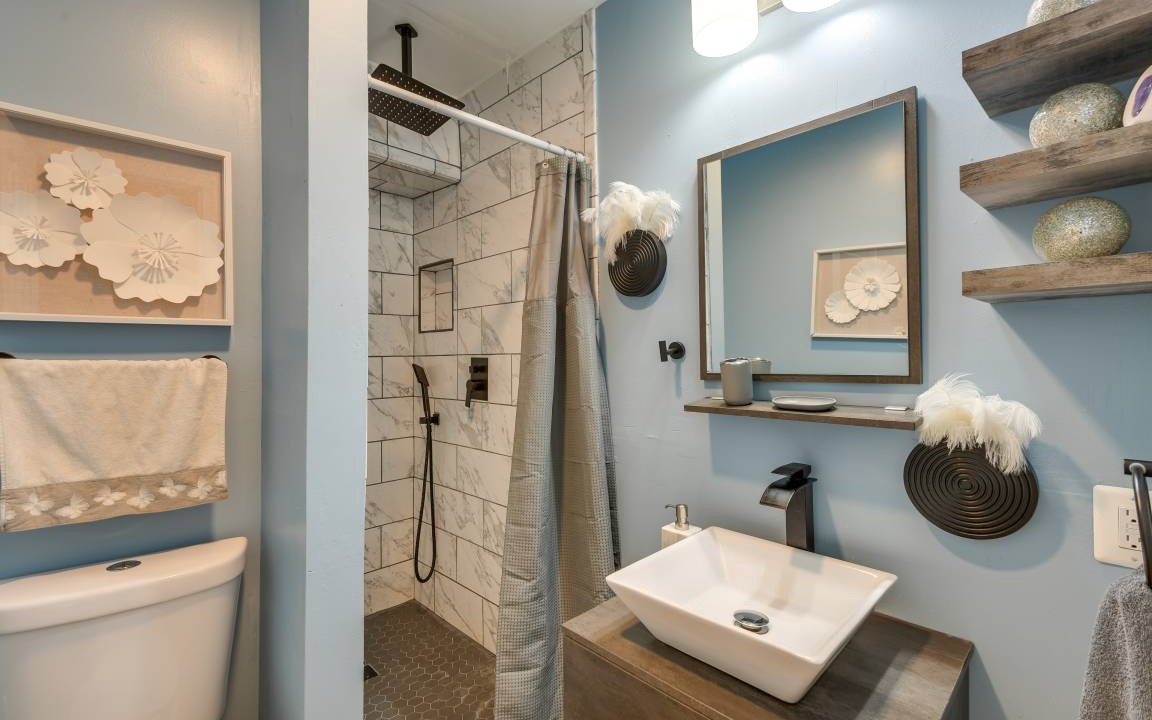 Photo of Bathroom in Downtown Baltimore