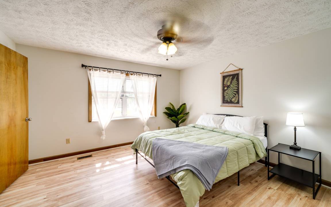 Photo of Bedroom in Hurricane