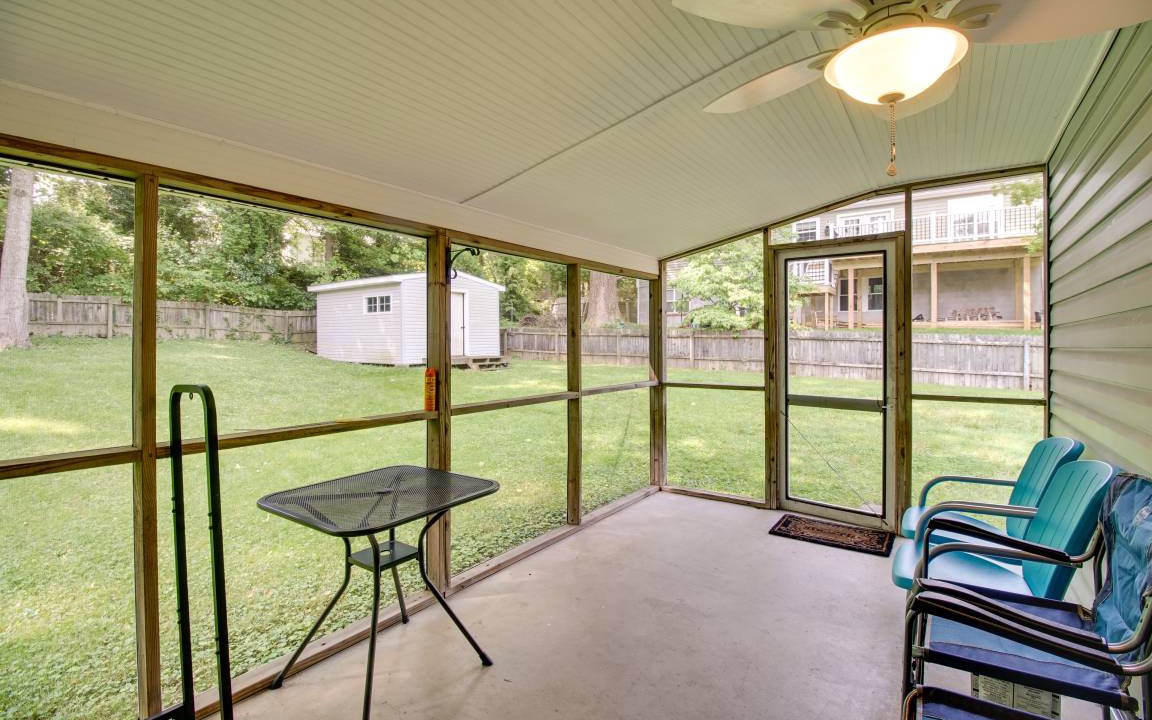 Photo of Patio Balcony in Calvert Beach-Long Beach