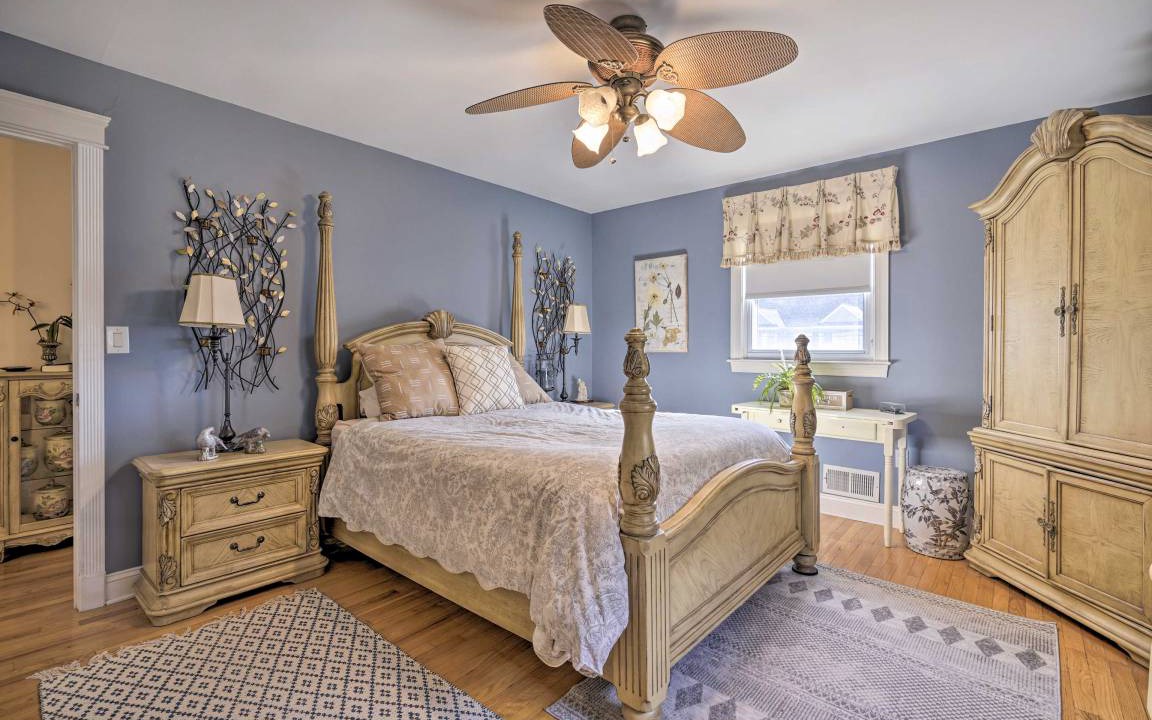Photo of Bedroom in Wall
