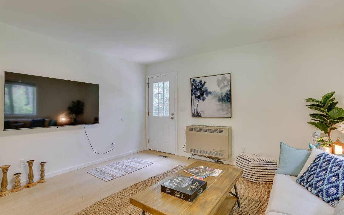 Photo of Livingroom in Swan Lake