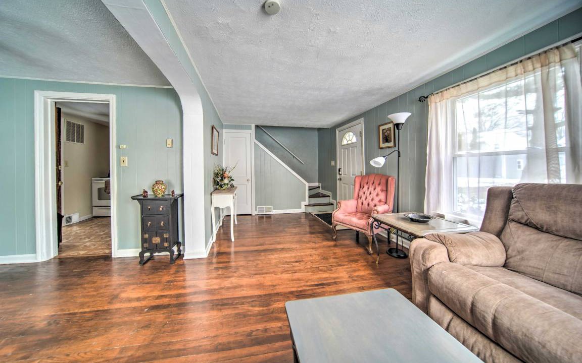 Photo of Livingroom in Eastlake