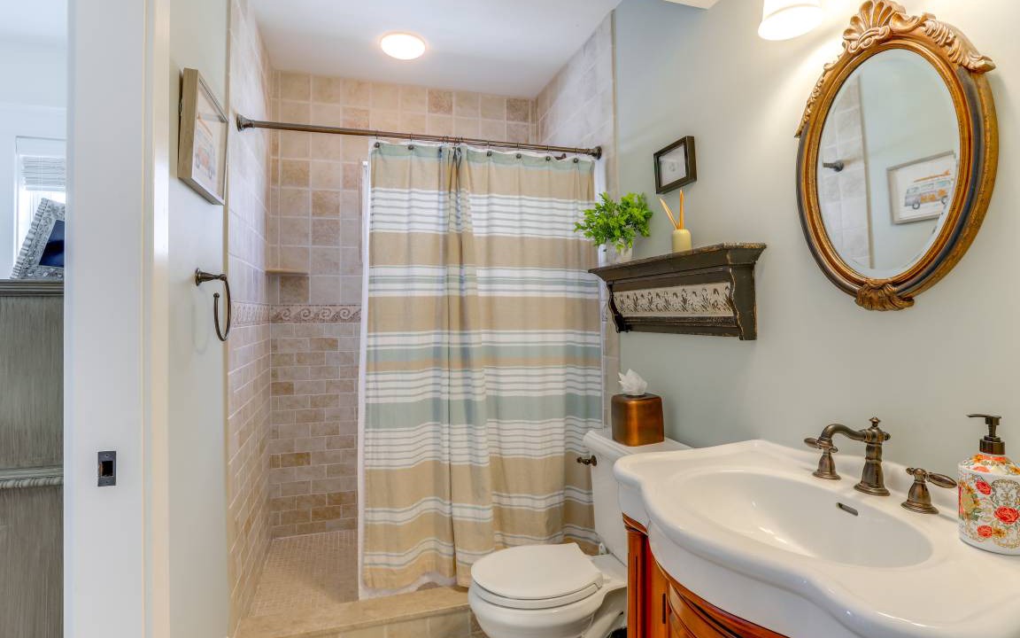 Photo of Bathroom in Avalon