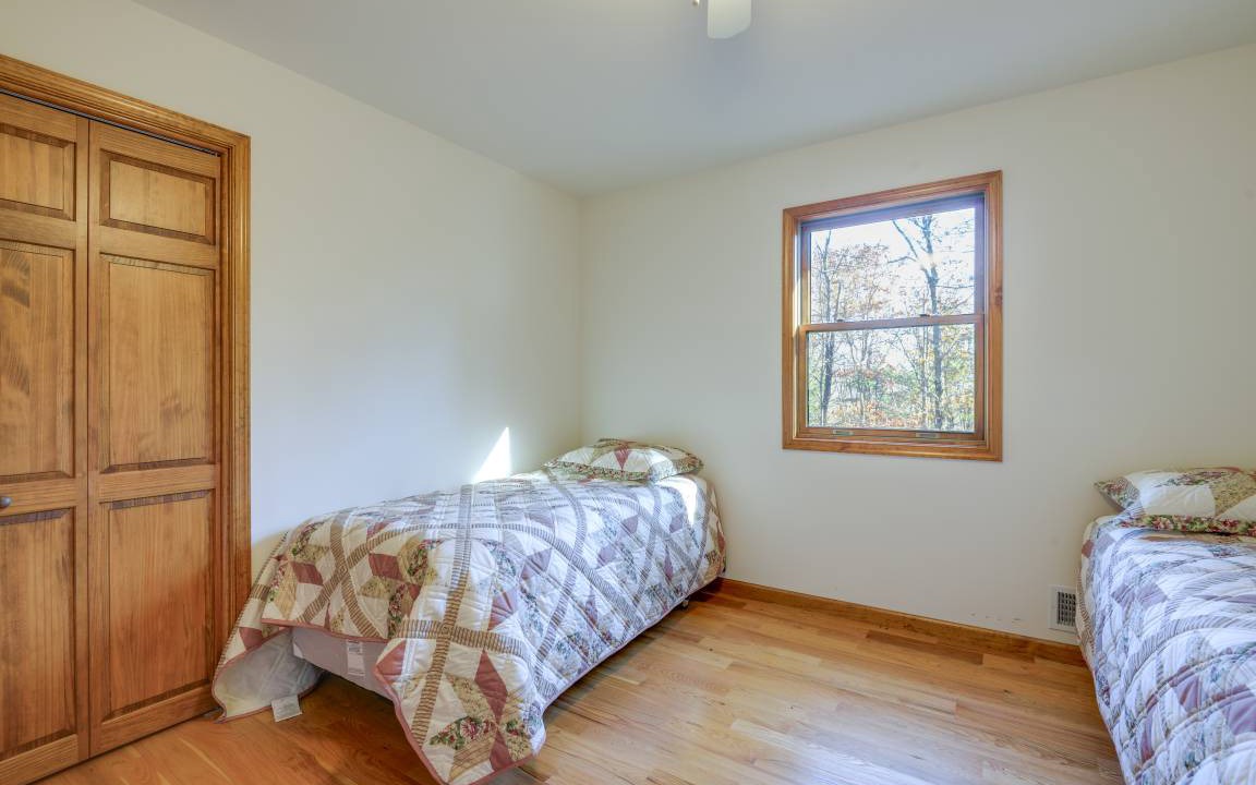Photo of Bedroom in Benton