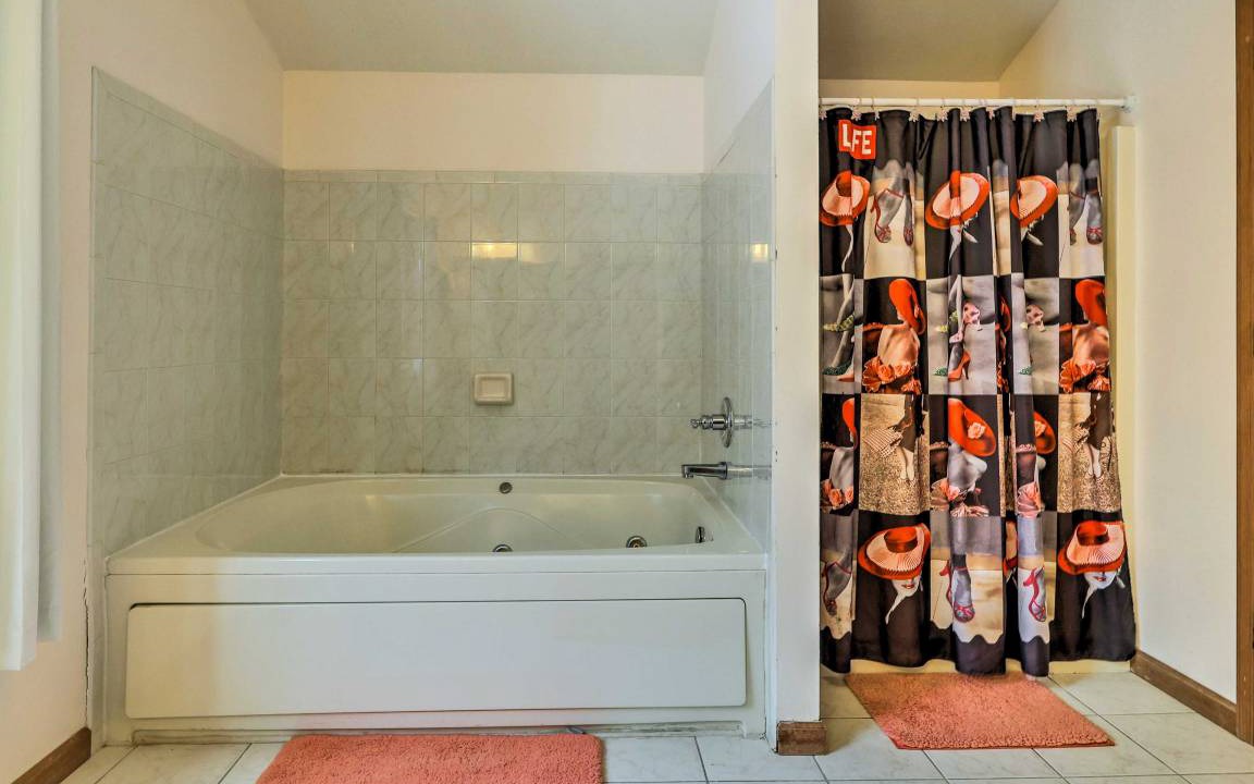 Photo of Bathroom in Pocono Mountain Lake
