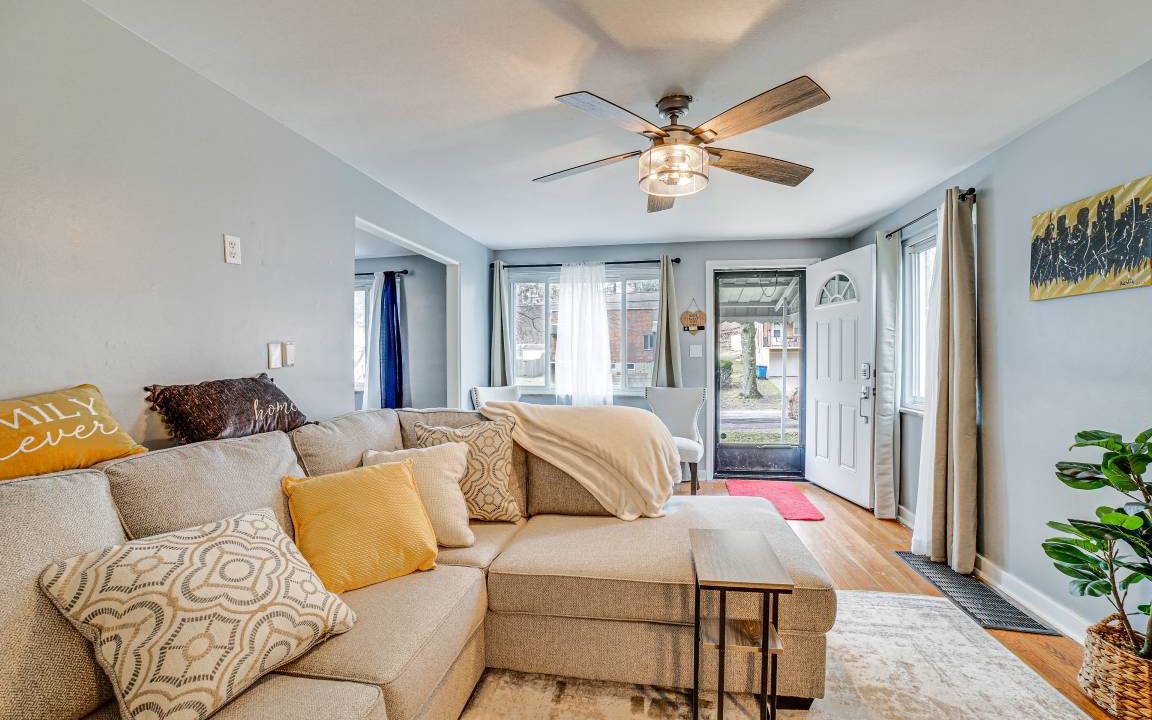 Photo of Livingroom in Penn Hills
