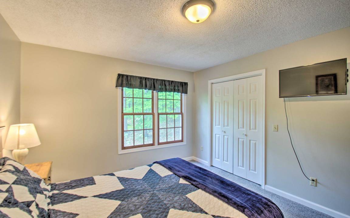 Photo of Bedroom in Massanutten