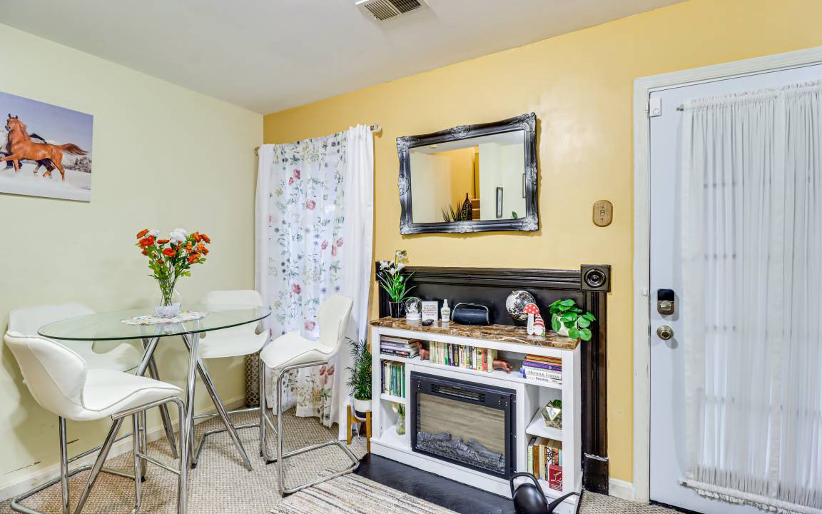 Photo of Livingroom in Centreville