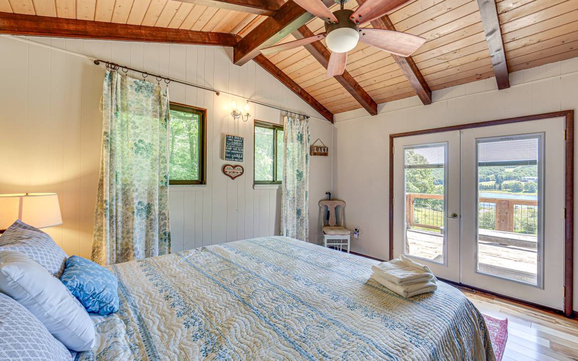Photo of Bedroom in Alpine Lake