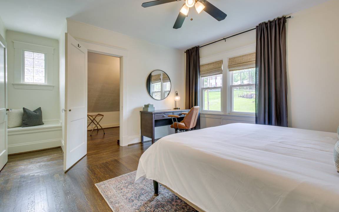 Photo of Bedroom in Roselawn Finance