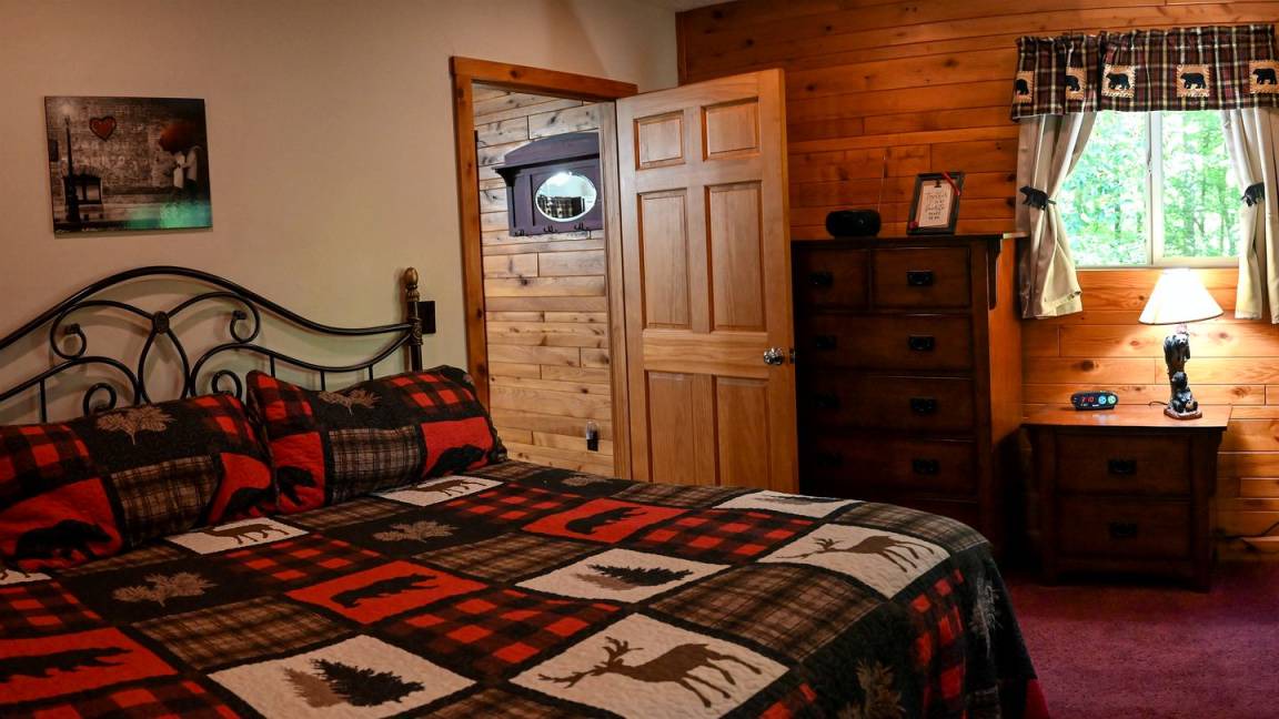 Photo of Bedroom in Laurelville