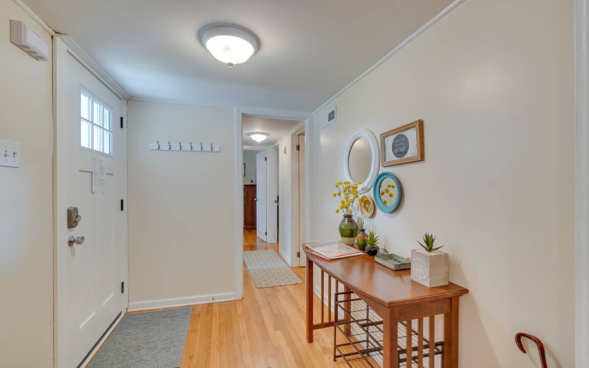 Photo of Livingroom in Oak Ridge