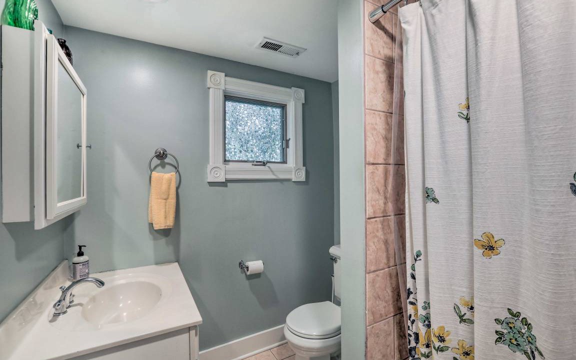 Photo of Bathroom in Lambertville