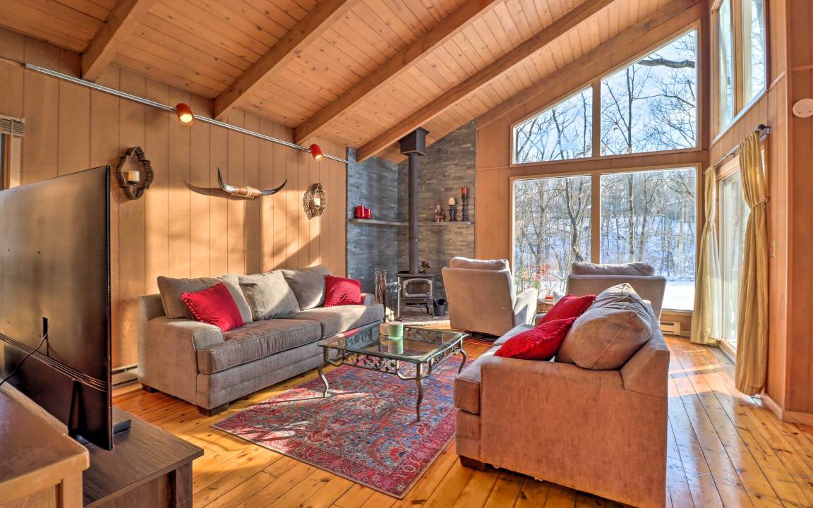 Photo of Livingroom in East Stroudsburg