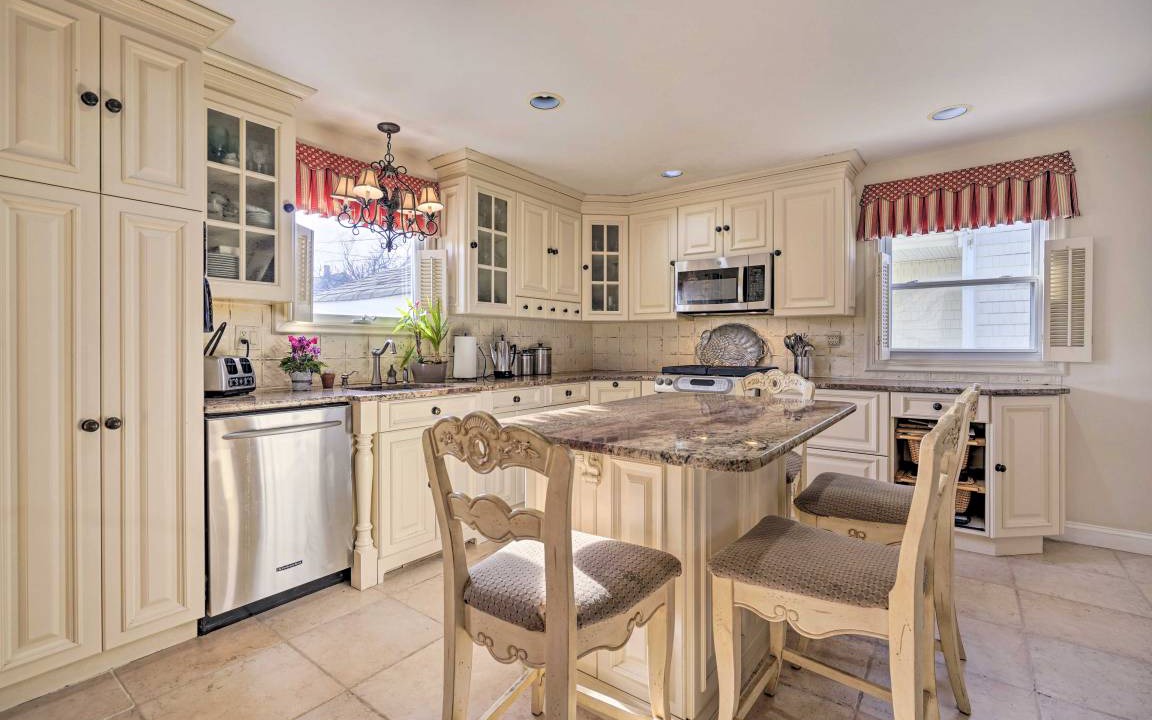 Photo of Kitchen in Wall