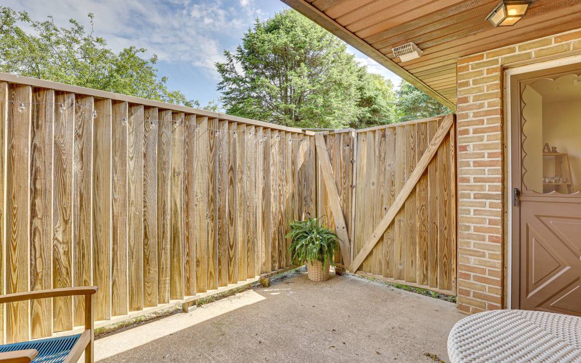 Photo of Patio Balcony in Meyers Lake